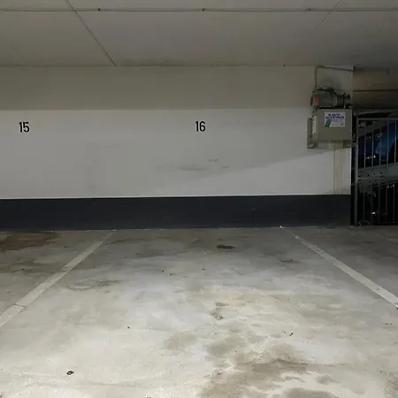 Im Zentrum Mit Tiefgaragen-stellplatz * Lipsko